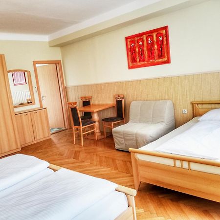 Familie Zuser Hotel Garni ミッターバッハ エクステリア 写真
