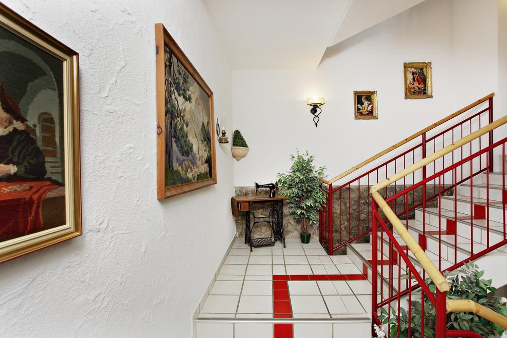 Familie Zuser Hotel Garni ミッターバッハ エクステリア 写真
