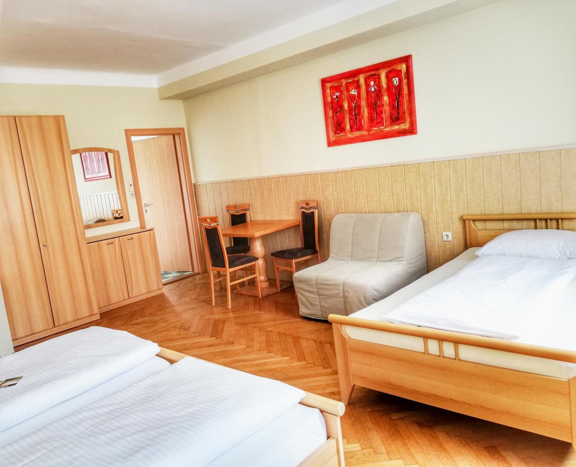 Familie Zuser Hotel Garni ミッターバッハ エクステリア 写真