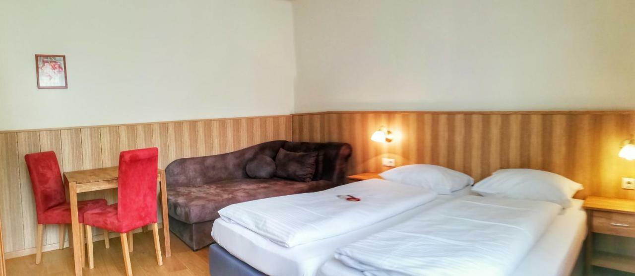 Familie Zuser Hotel Garni ミッターバッハ エクステリア 写真